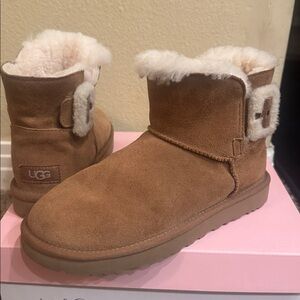 UGG Chestnut Sheepskin Ankle Boots - women’s size 7 in good condition